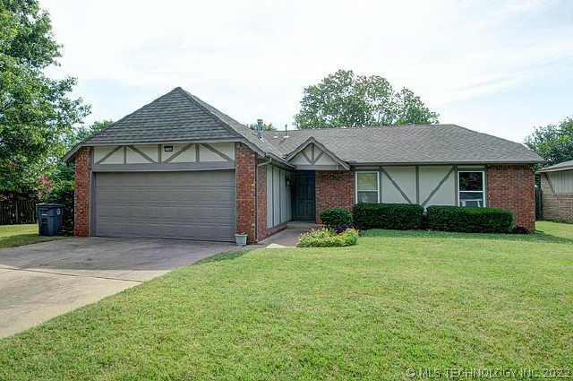 7705 S 88th East Avenue Property Photo 1