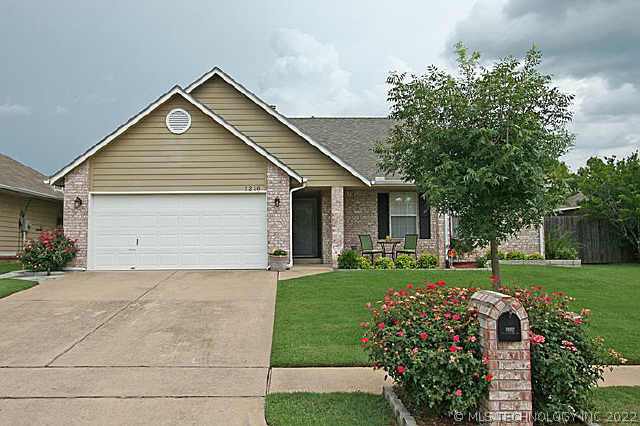 2216 W Mobile Place Property Photo 1
