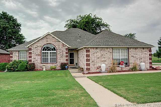 3517 E Oakridge Street Property Photo 1