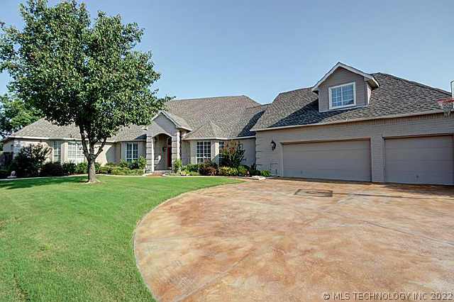 7608 E Broadway Street Property Photo 1