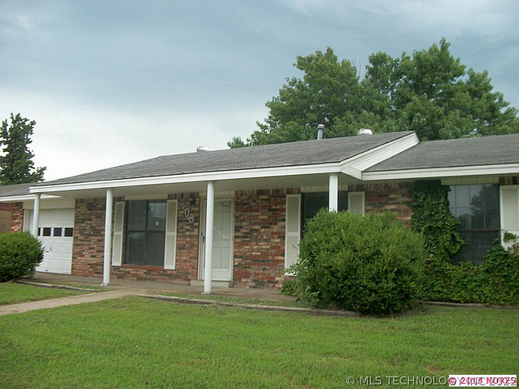 308 Eastmanor Circle Property Photo 1