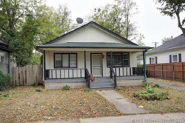 305 E 5th Street Property Photo 1