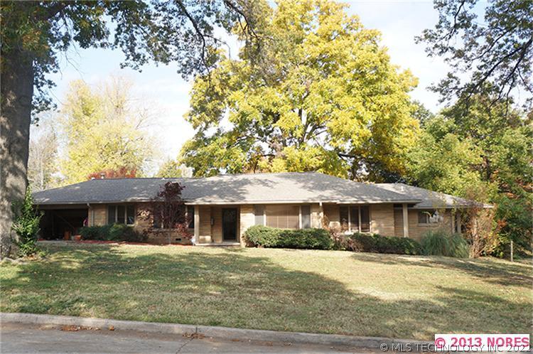 2915 E 32nd Street Property Photo 1