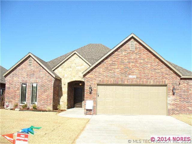 18409 E 48th Place Property Photo 1
