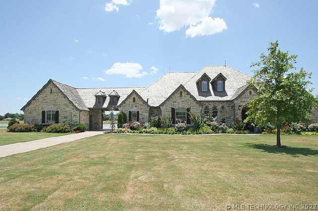 5780 Lakeview Drive Property Photo 1