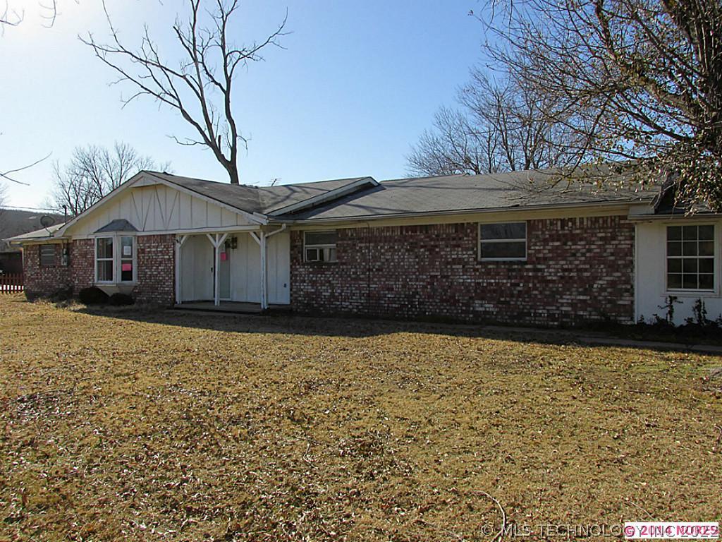 1027 N 427 Road Property Photo 1