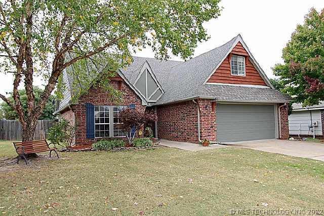 11710 S Forest Avenue Property Photo 1