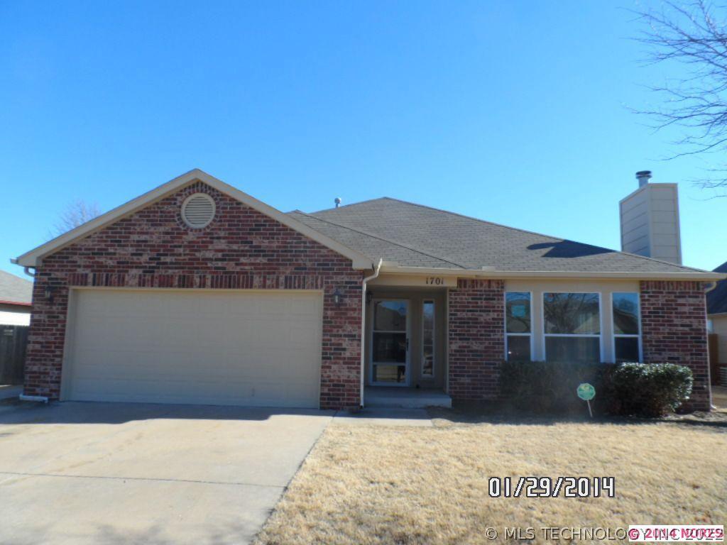 1701 S Narcissus Place Property Photo 1