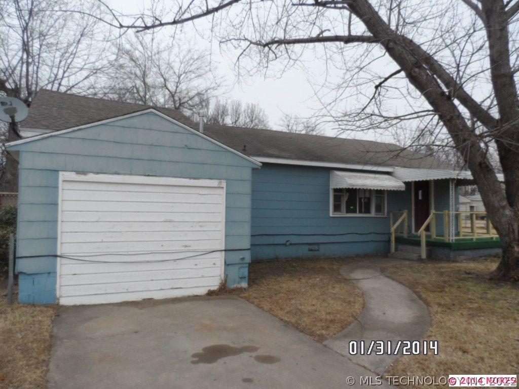 5739 S Quincy Avenue Property Photo 1