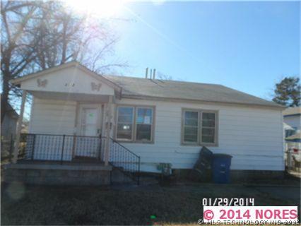 2312 W 47th Street Property Photo 1