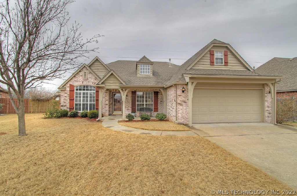 402 N Willow Street Property Photo 1