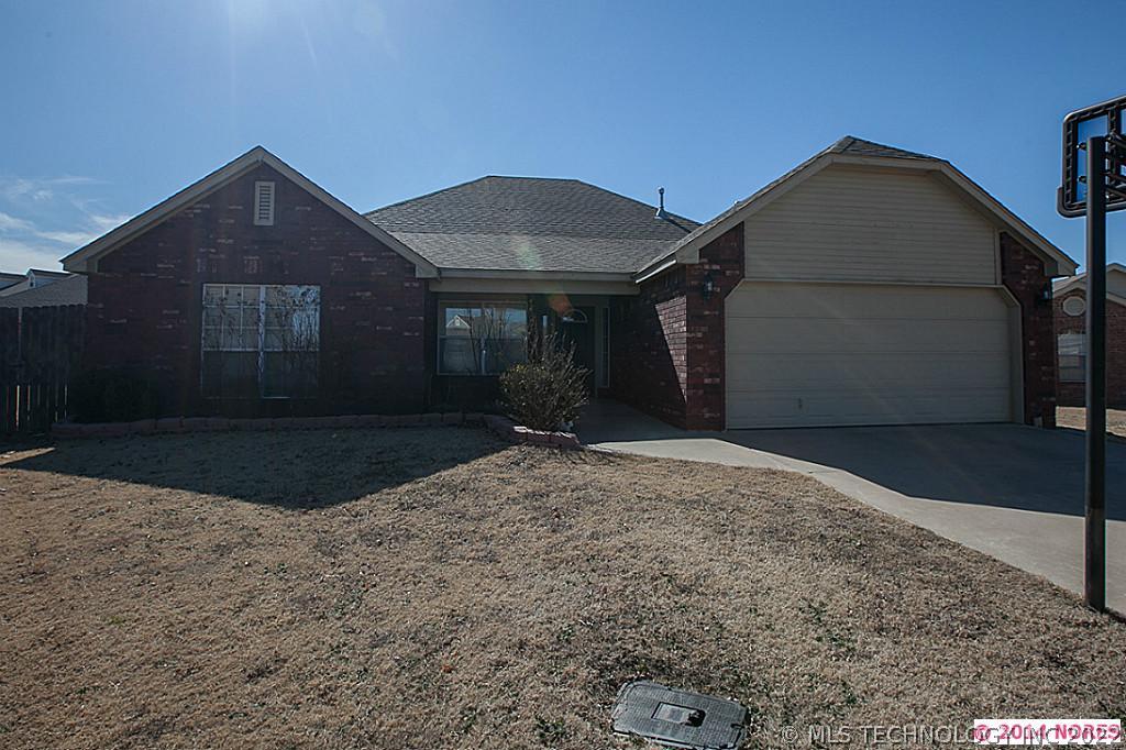 12140 N 107th Court Property Photo 1