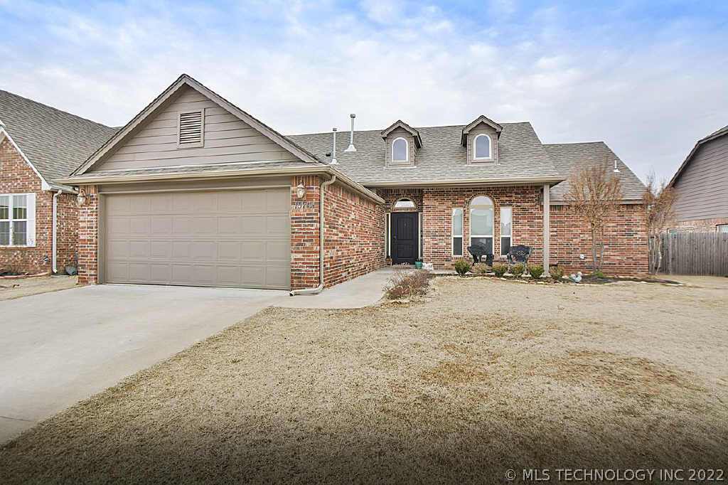15704 S Broadway Street Property Photo 1