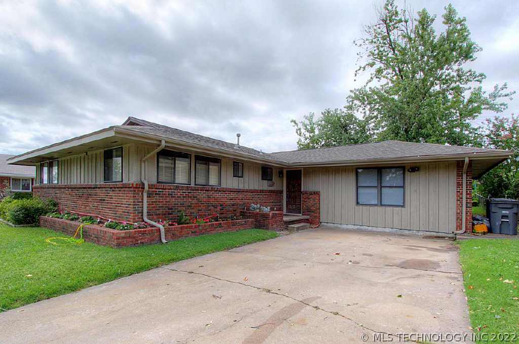 5916 E 23rd Street Property Photo 1