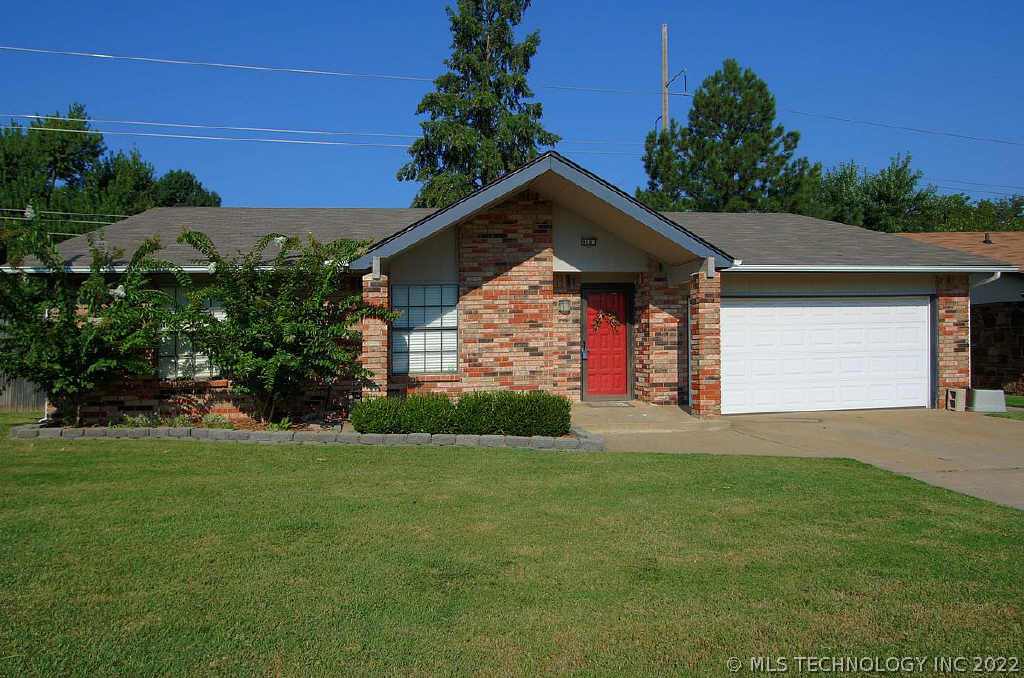 908 S Lions Avenue Property Photo 1