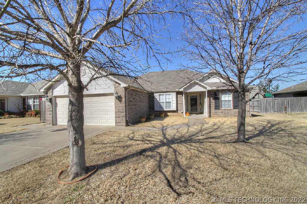 11704 S Gum Avenue Property Photo 1