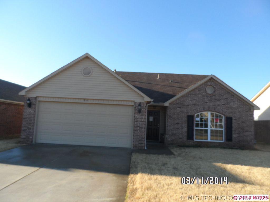 30 E Fairlane Drive Property Photo 1