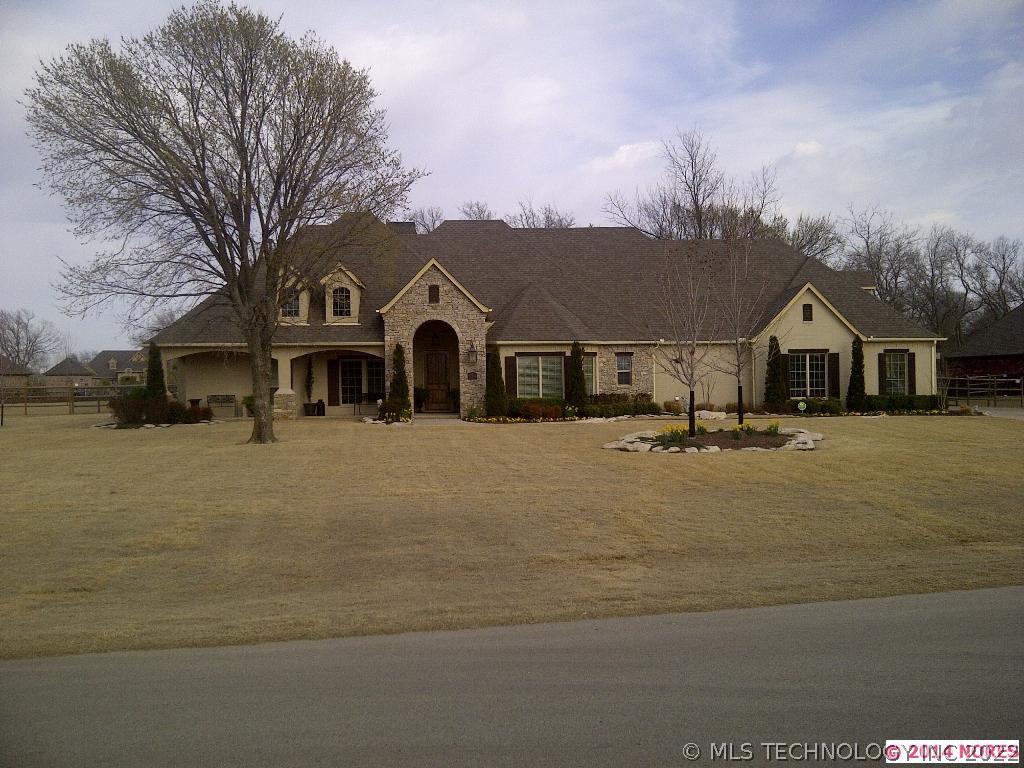 7063 Greenbriar Drive Property Photo 1