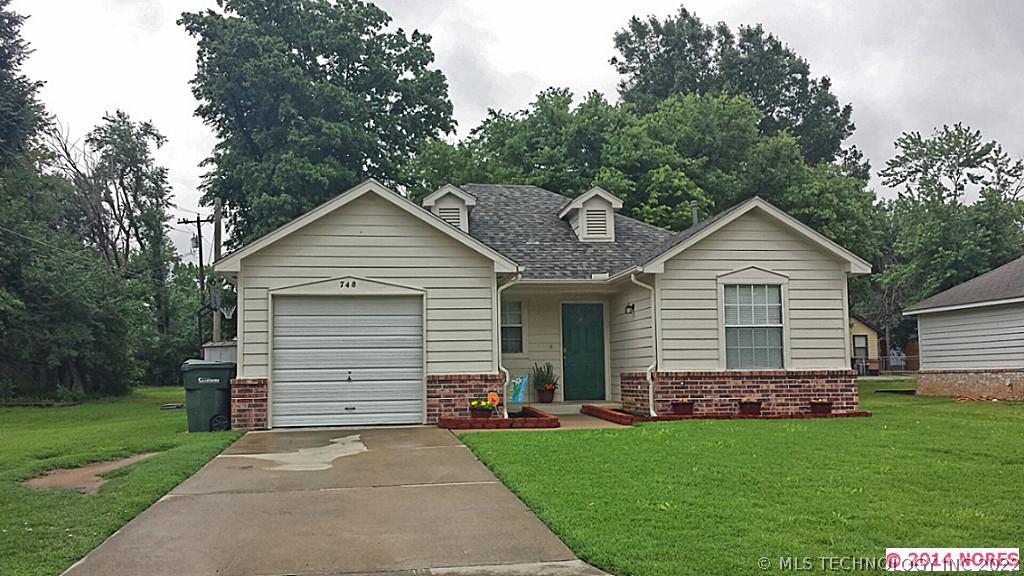 748 11th Street Property Photo 1