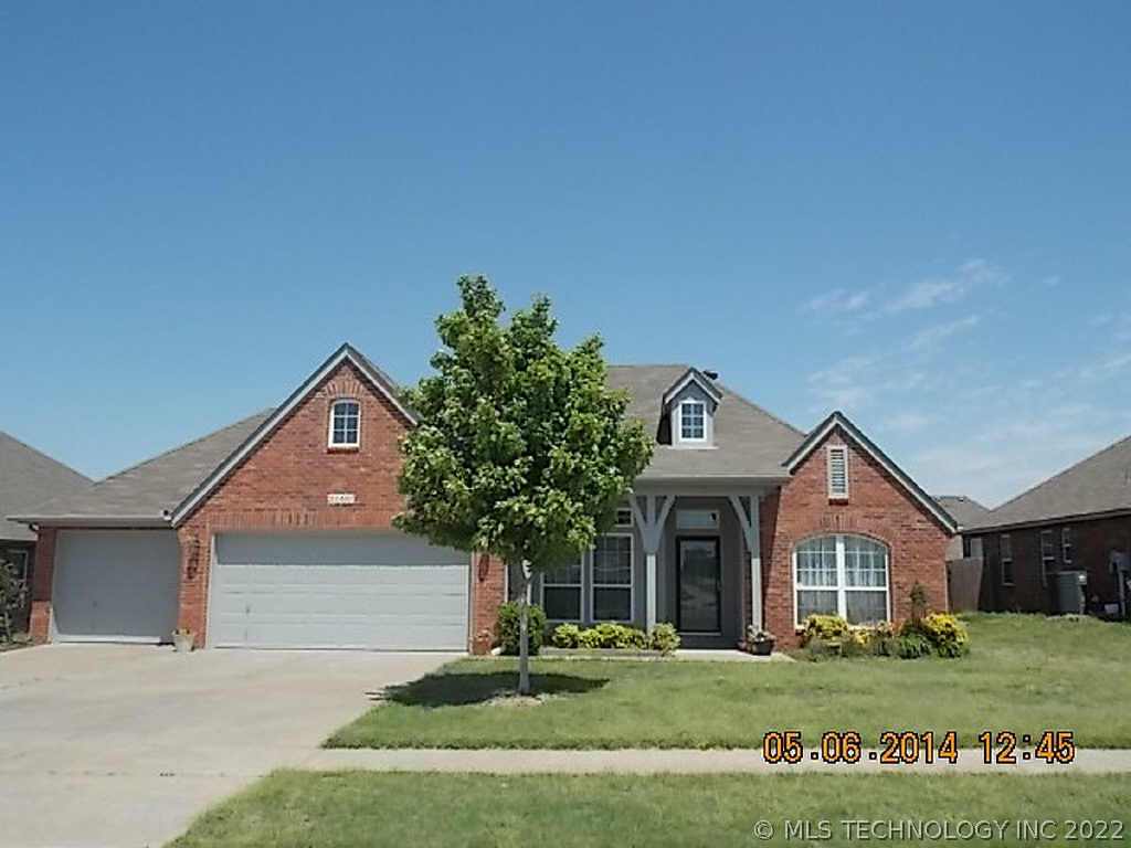 21487 E 40th Street Property Photo 1
