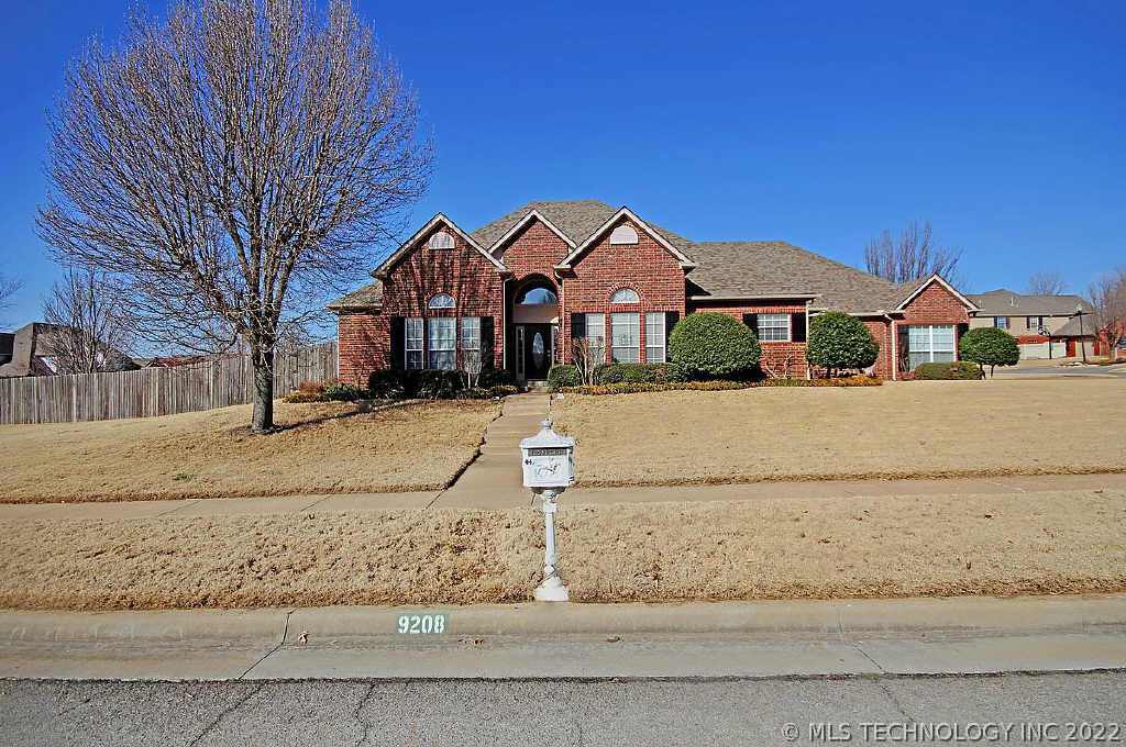9208 N 137th East Avenue Property Photo 1