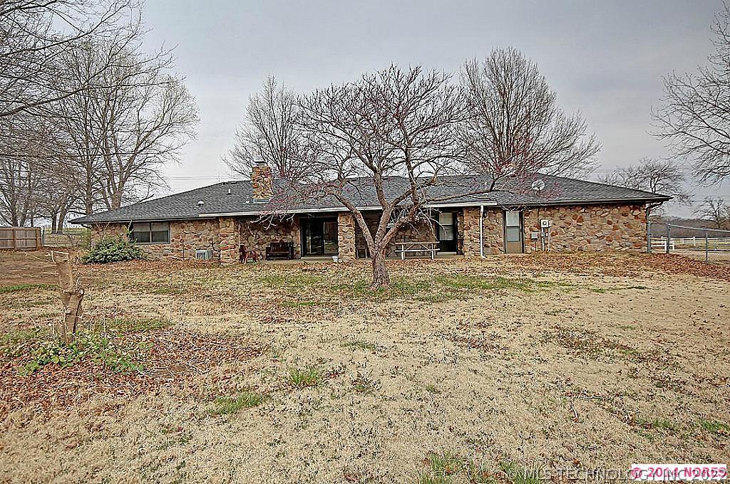1055 E Lowry Road Property Photo 1
