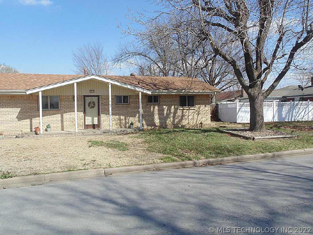 2203 S Hickory Avenue Property Photo 1