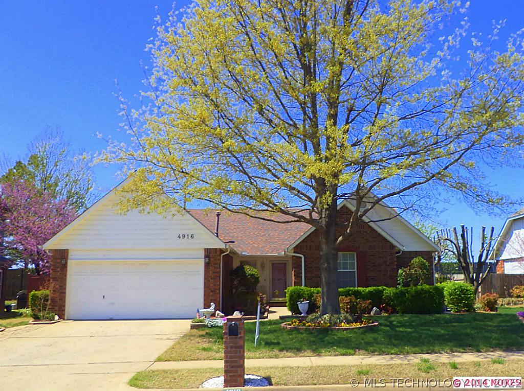4916 S Redbud Avenue Property Photo 1