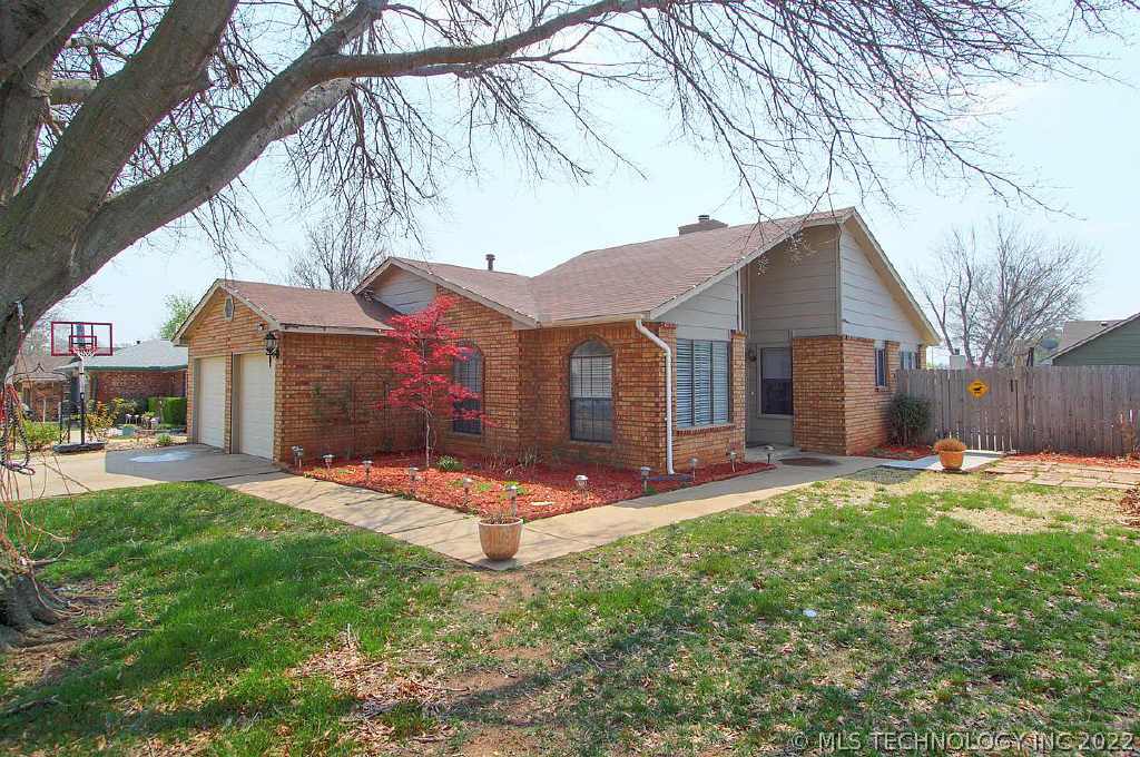 1205 W Glendale Street Property Photo 1