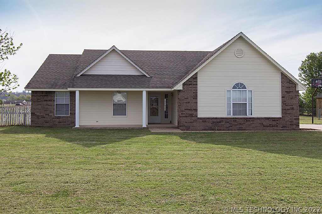 20085 Carefree Drive Property Photo 1