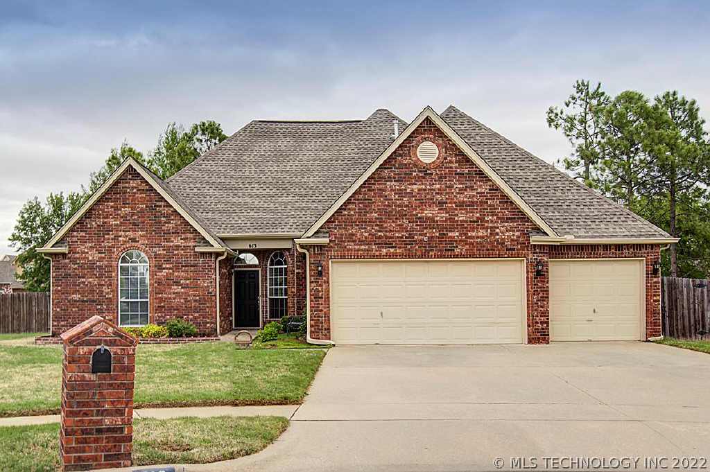 613 N Aster Place Property Photo 1