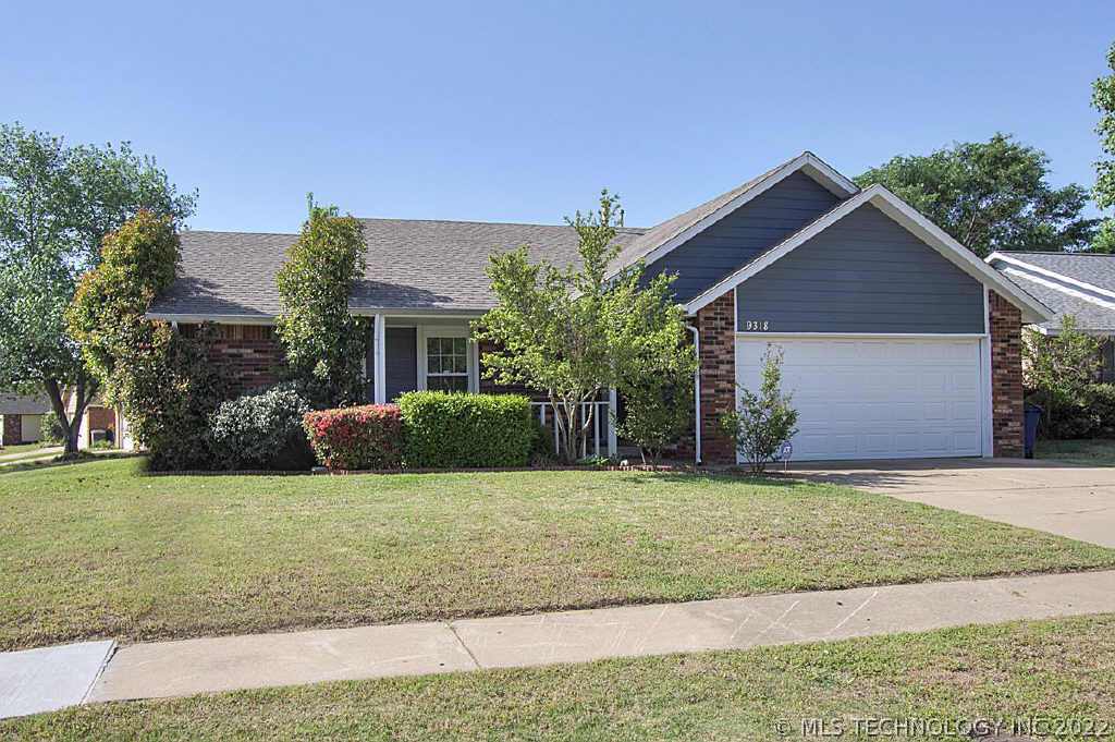 9318 E 98th Street Property Photo 1