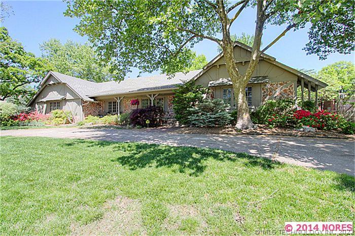 6633 S Florence Avenue Property Photo 1