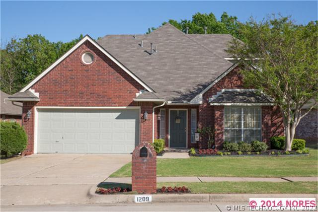 1209 N Umbrella Circle Property Photo 1