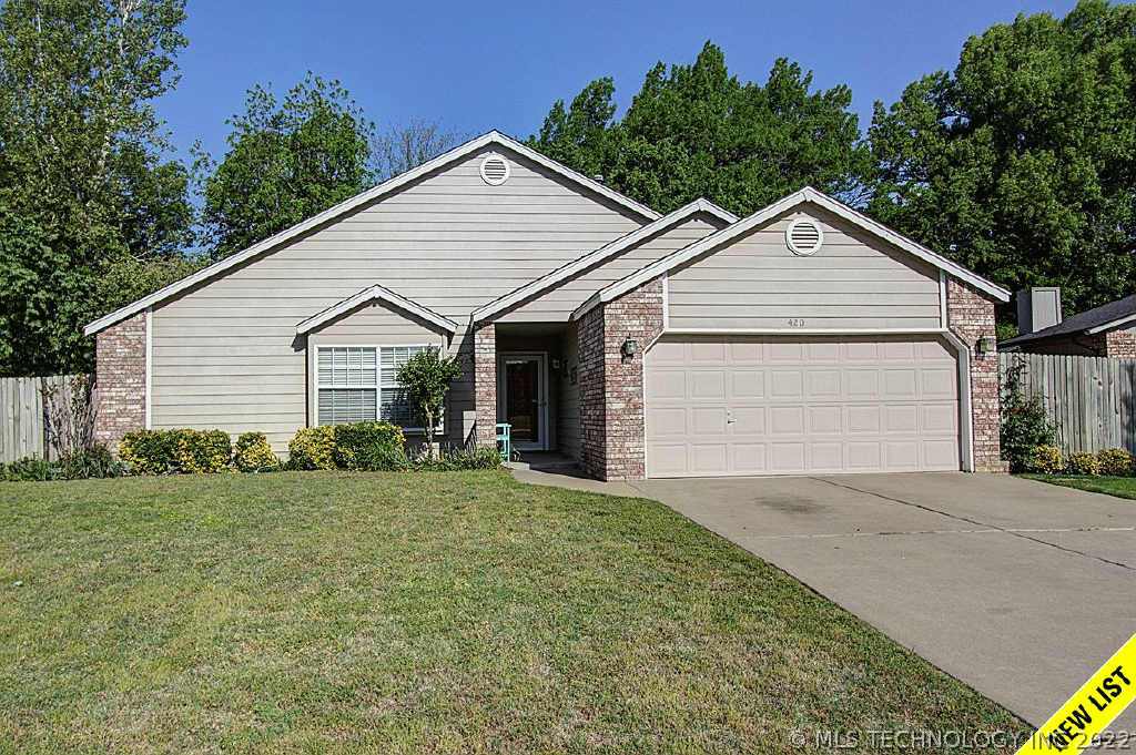 420 S Redbud Avenue Property Photo 1