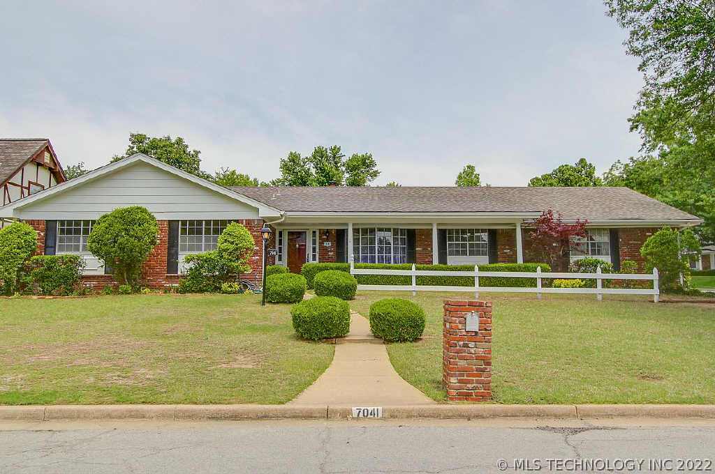 7041 E 69th Street Property Photo 1
