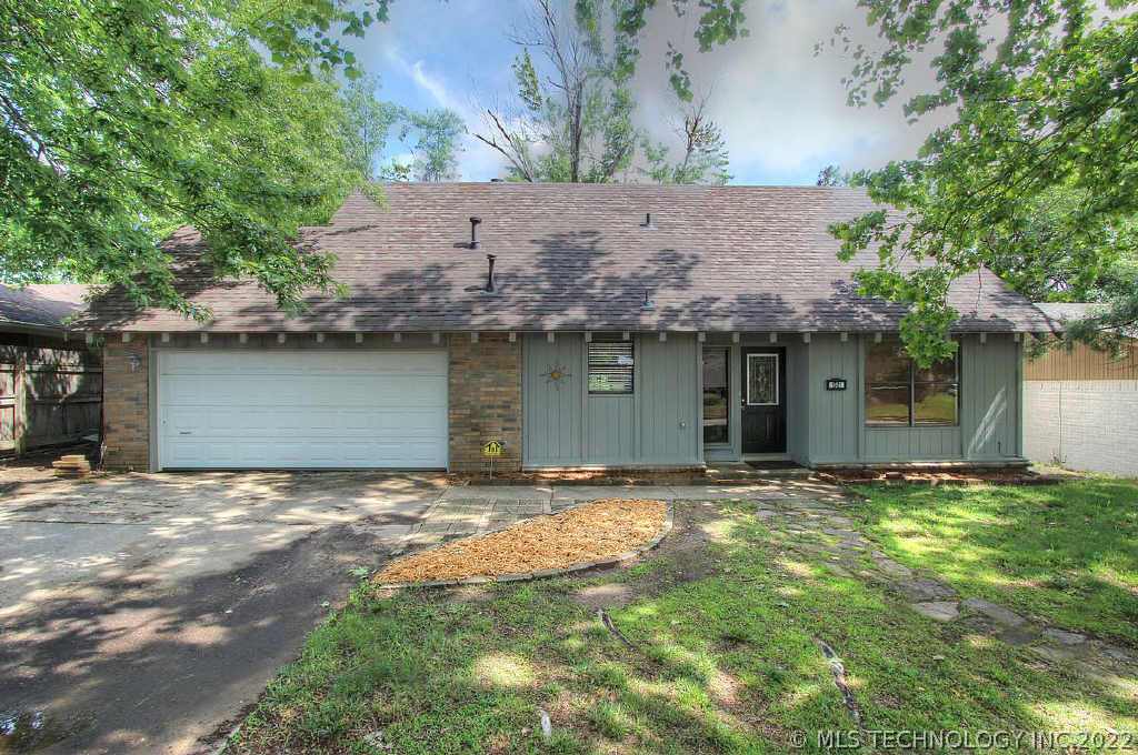 1531 E Cobb Avenue Property Photo 1