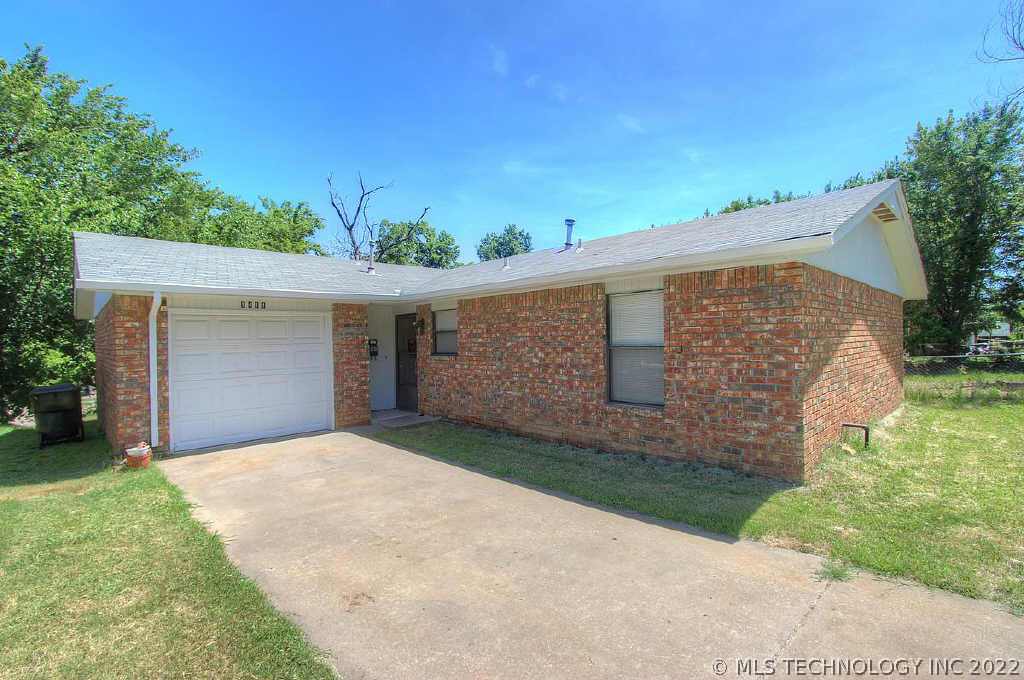 1411 E University Avenue Property Photo 1