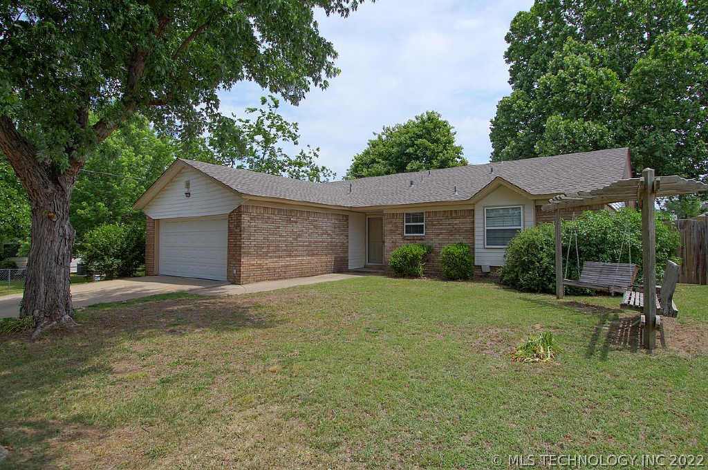 2017 S Lions Avenue Property Photo 1