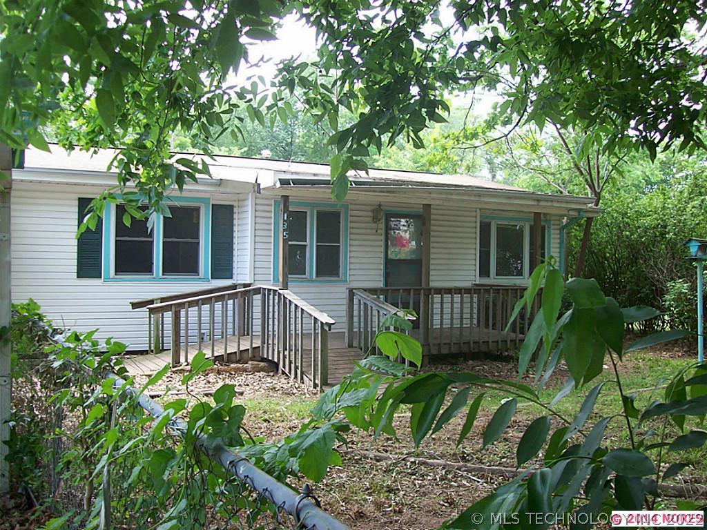 135 W Grand Avenue Property Photo 1