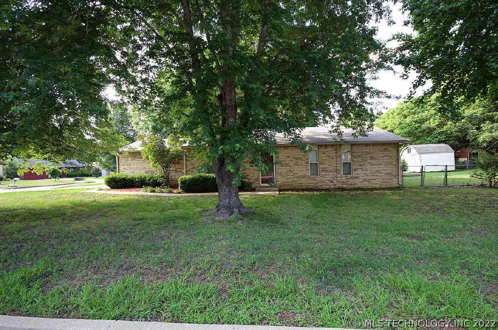 118 W 9th Place Property Photo 1