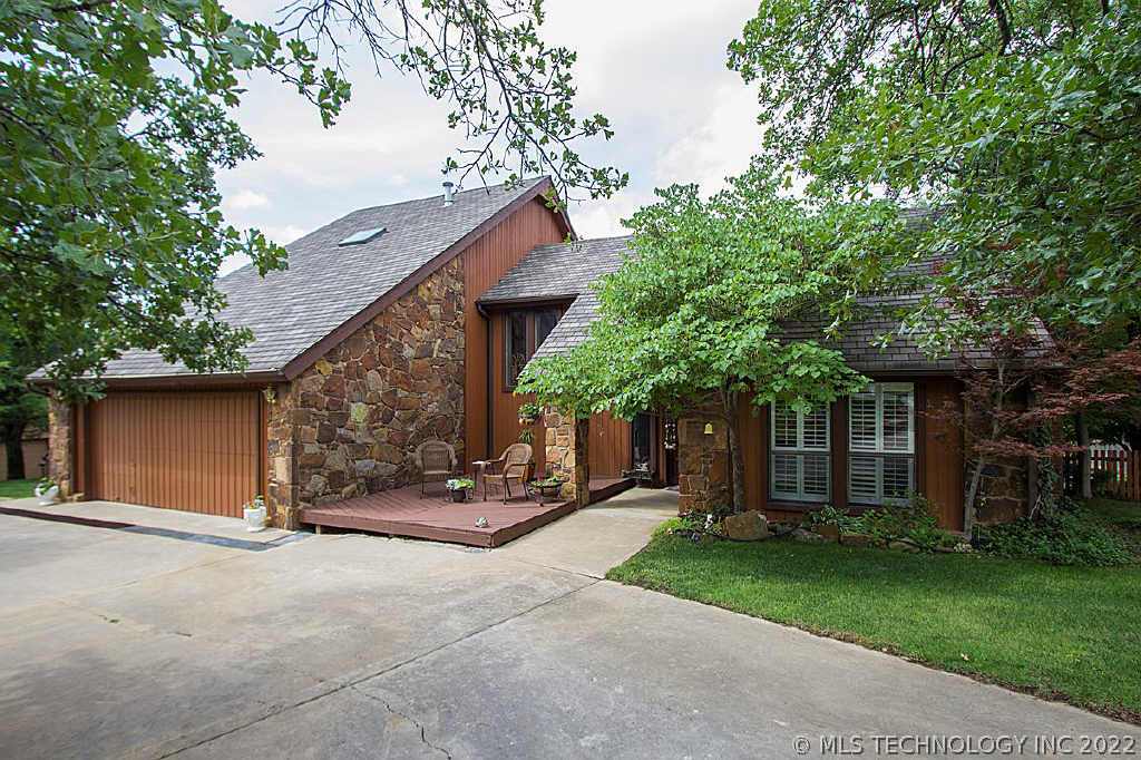 730 Oak Ridge Drive Property Photo 1