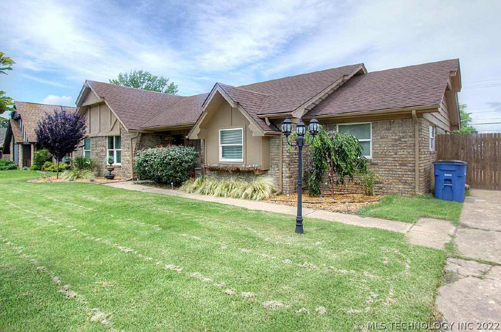 6313 E 46th Street Property Photo 1