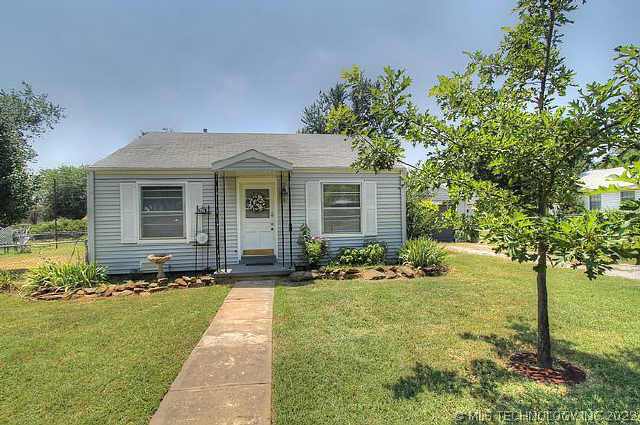 206 W 40th Place Property Photo 1