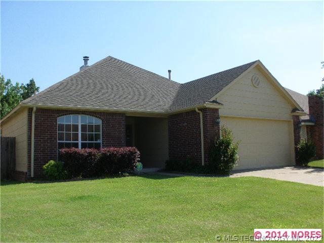 709 E Kansas Street Property Photo 1