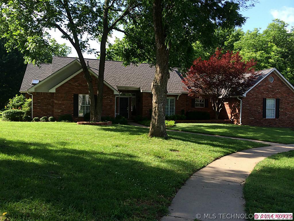 1513 Lakeview Circle Property Photo 1