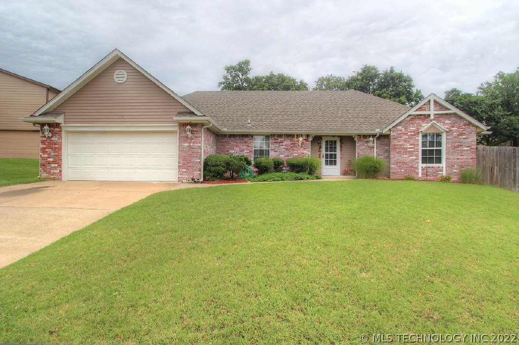 1813 E Denton Avenue Property Photo 1