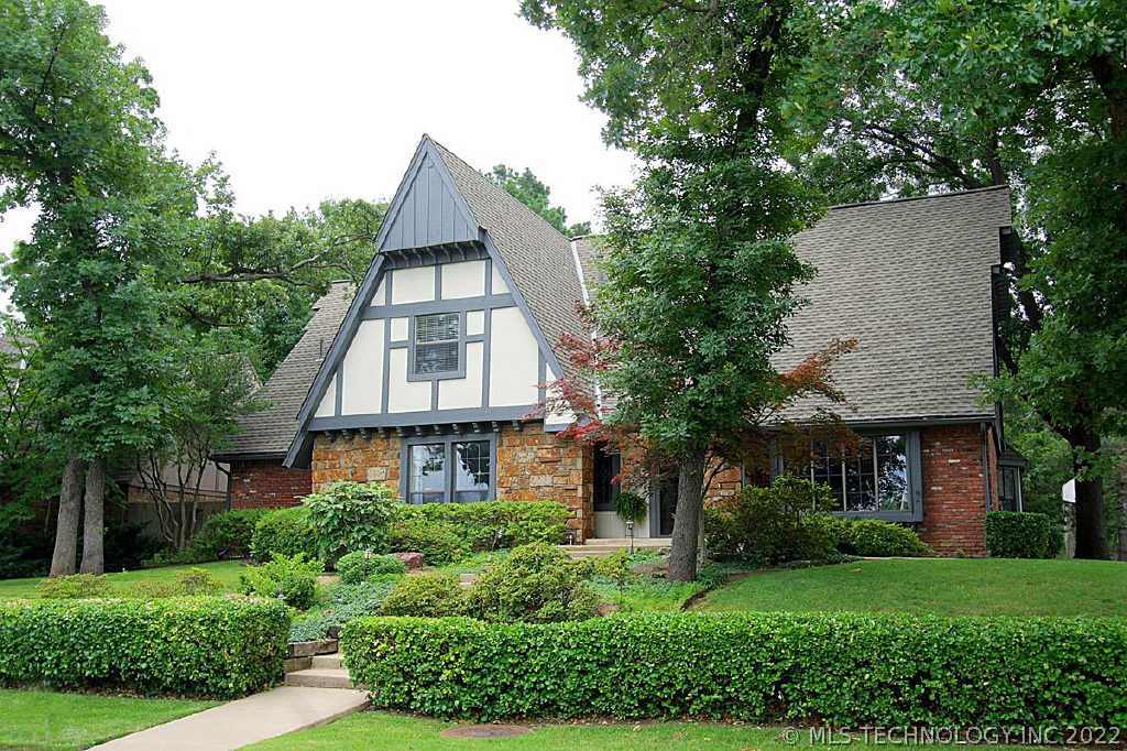 2620 E 74th Street Property Photo 1