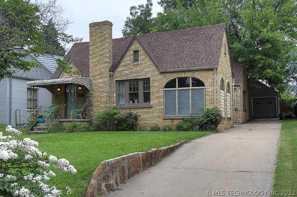 2607 E 14th Place Property Photo 1