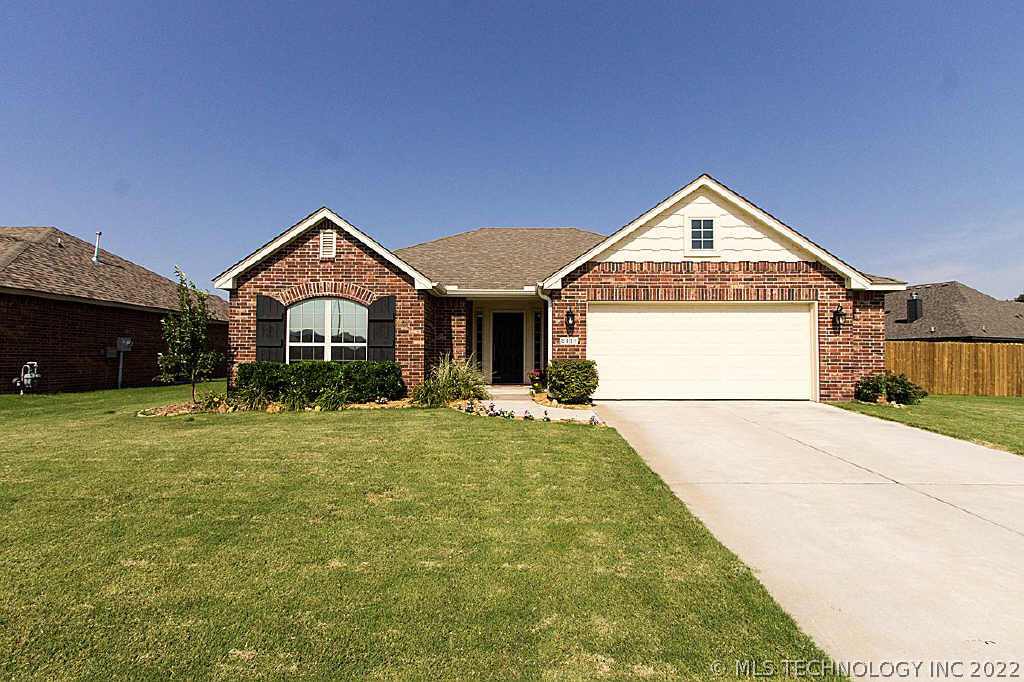 8116 S Indianwood Avenue Property Photo 1